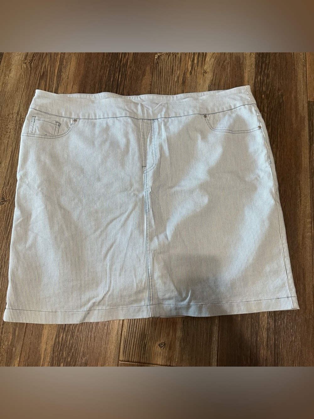 Chicos 3.5 XL 18 women’s pull-on skort blue & white pinstripe stretch skirt